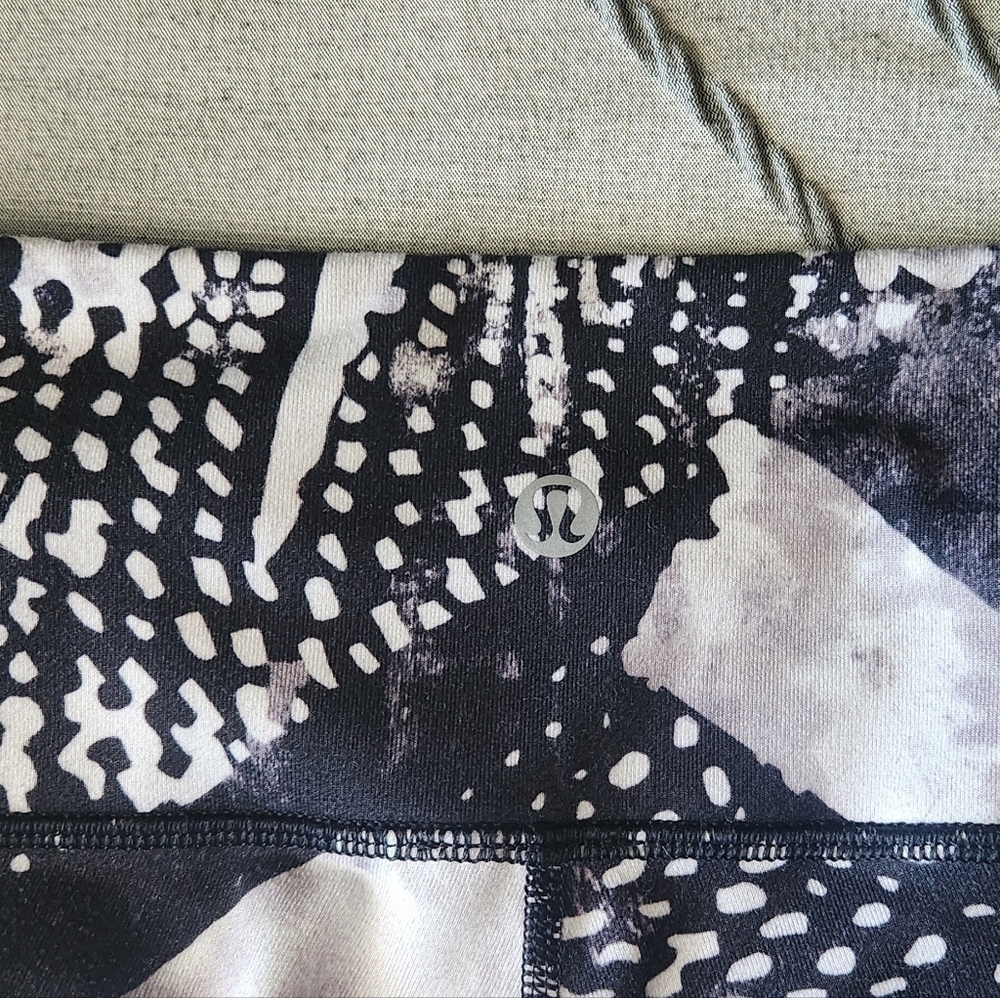 Lululemon High Times Leggings High Rise Color Block Size 6 - Picture 3 of 6